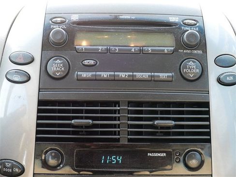 Used 2010 Toyota Sienna LE image 7