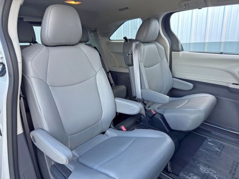 Used 2023 Toyota Sienna XLE w/ XLE Plus Package image 38