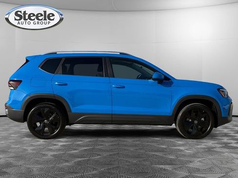 New 2025 Volkswagen Taos SE image 6