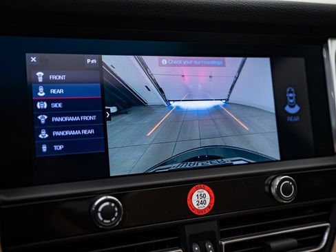 Certified 2024 Porsche Macan image 29