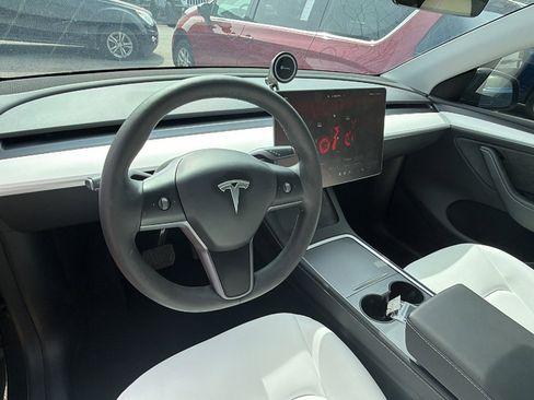 Used 2024 Tesla Model Y Long Range image 24