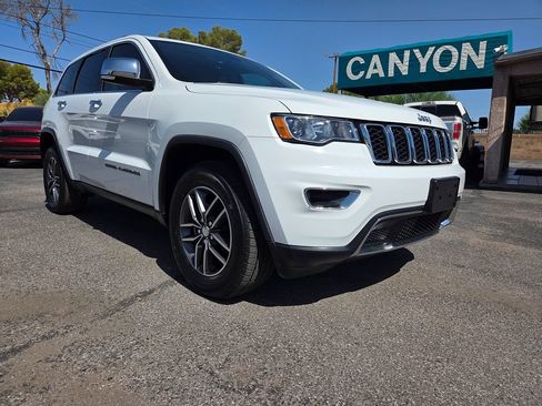 Used 2017 Jeep Grand Cherokee Limited w/ Trailer Tow Group IV AWD/4WD image 4