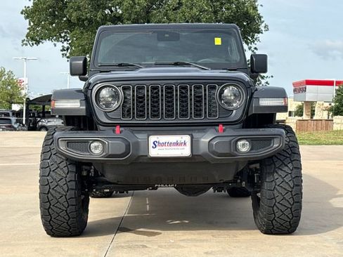 Used 2024 Jeep Wrangler Unlimited Rubicon w/ Convenience Group AWD/4WD image 2