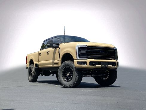 Used 2026 Ford F250 Platinum w/ Tremor Off-Road Package AWD/4WD image 2