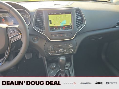 Used 2023 Jeep Cherokee Altitude Lux image 18