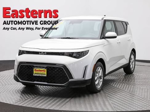 Used 2023 Kia Soul LX w/ Option Group 015 FWD image 1