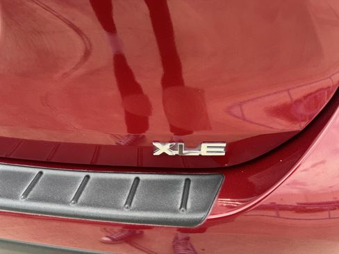 Used 2022 Toyota Highlander XLE FWD image 31