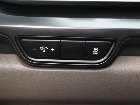Used 2025 Kia Carnival FWD image 23
