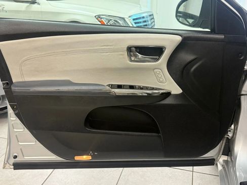 Used 2013 Toyota Avalon XLE Touring FWD image 15