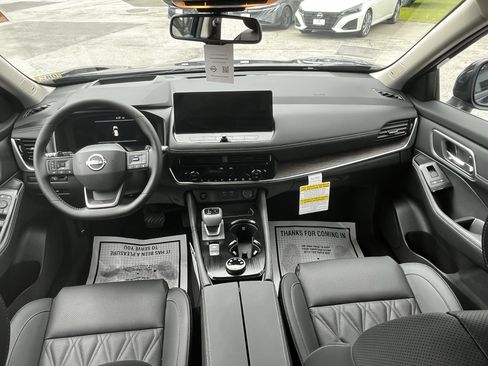 New 2026 Nissan Rogue Platinum AWD/4WD image 18