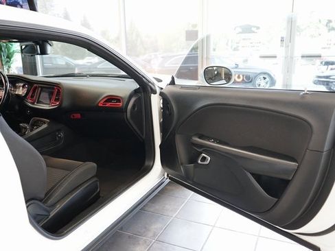 Used 2019 Dodge Challenger SXT image 34