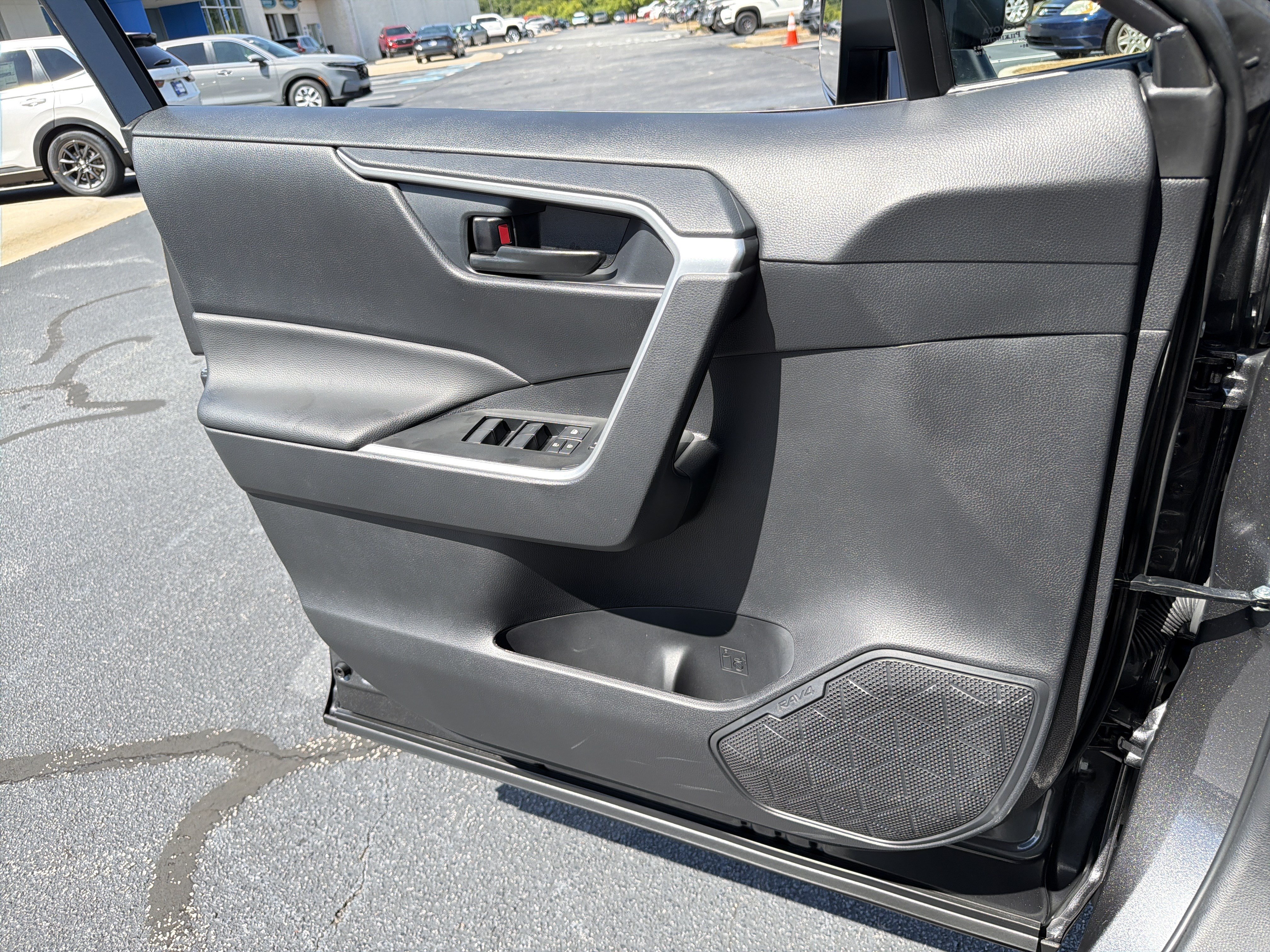Used 2025 Toyota RAV4 LE FWD image 15