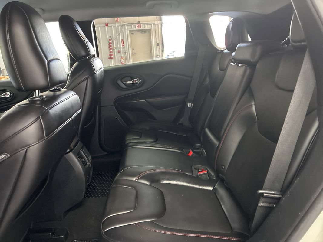 Used 2019 Jeep Cherokee Trailhawk w/ Cold Weather Group AWD/4WD image 18