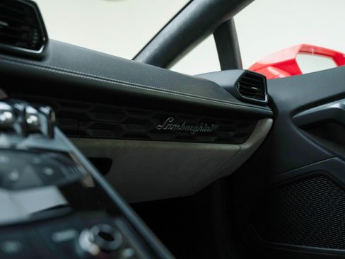 Used 2016 Lamborghini Huracan LP 580-2 RWD image 41