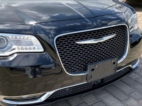 Used 2017 Chrysler 300 C w/ Safetytec Plus Group RWD image 31