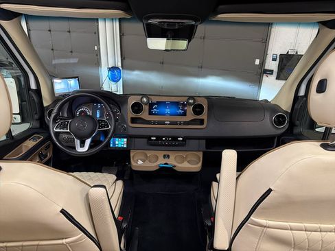 Used 2024 Mercedes-Benz Sprinter 3500 image 38