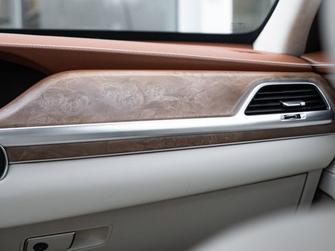 Used 2020 Genesis G90 3.3T Premium image 15