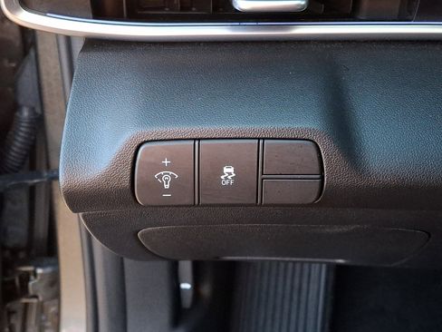 Certified 2024 Hyundai Elantra Limited FWD image 24