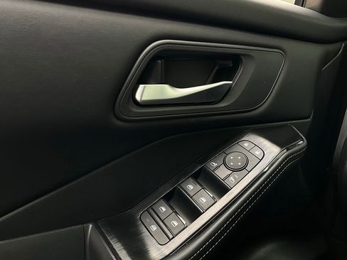 Used 2025 Nissan Rogue SV image 21