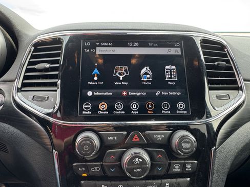 Used 2021 Jeep Grand Cherokee Laredo X image 21