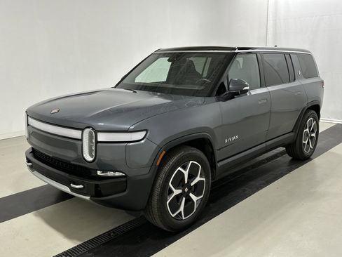 Used 2023 Rivian R1S Adventure image 1