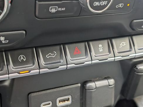 Used 2020 Chevrolet Silverado 1500 RST AWD/4WD image 22