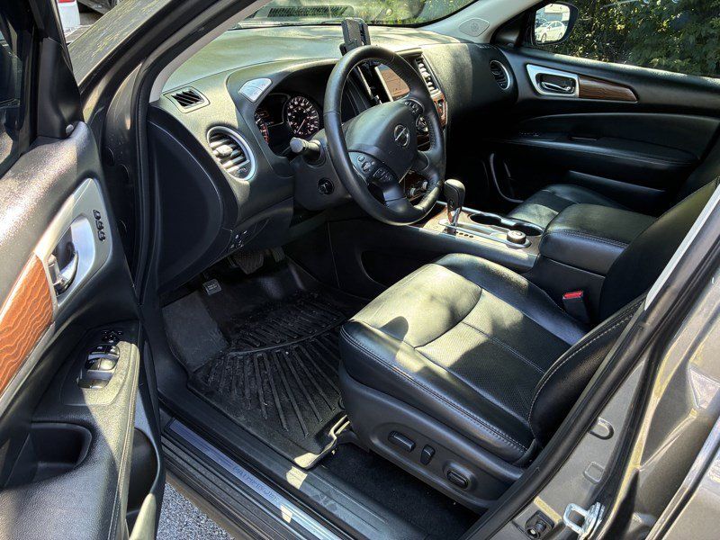 Used 2019 Nissan Pathfinder Platinum AWD/4WD image 8