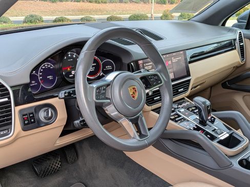 Used 2021 Porsche Cayenne image 12