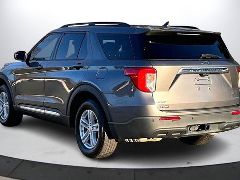 Used 2021 Ford Explorer XLT w/ Class III Trailer Tow Package image 7