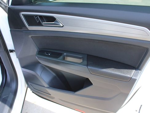 Used 2018 Volkswagen Atlas Launch Edition FWD image 22