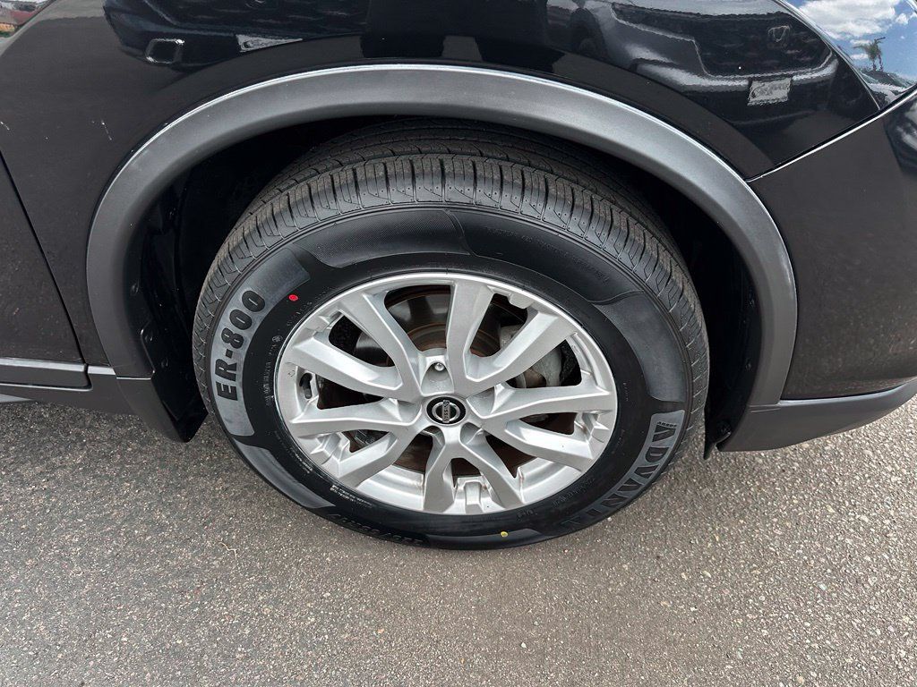 Used 2018 Nissan Rogue SV FWD image 14