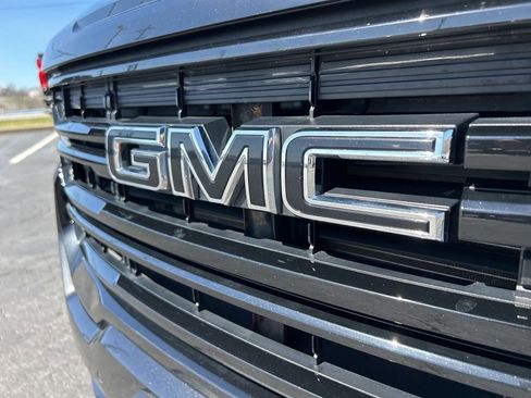 Used 2023 GMC Acadia SLE w/ Infotainment Package AWD/4WD image 10