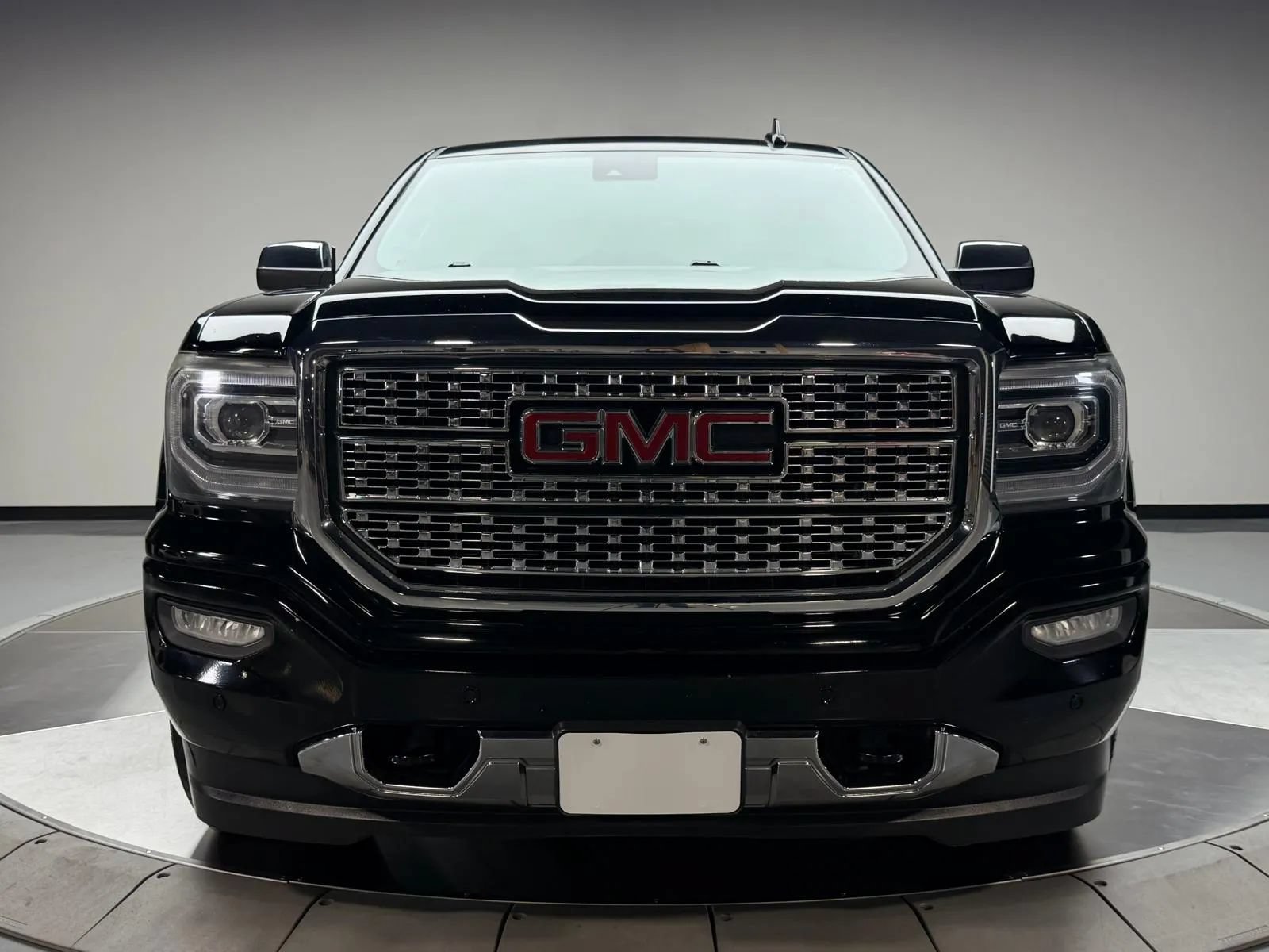 Used 2018 GMC Sierra 1500 Denali AWD/4WD image 3