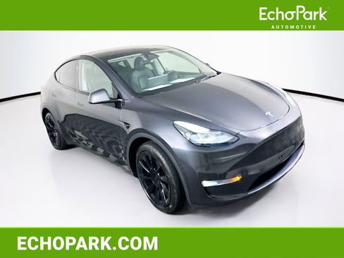 Used 2024 Tesla Model Y Long Range AWD/4WD image 1