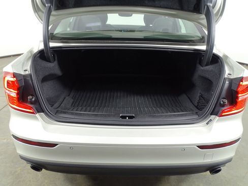 Used 2019 Volvo S60 T5 Momentum w/ Multimedia Package image 15