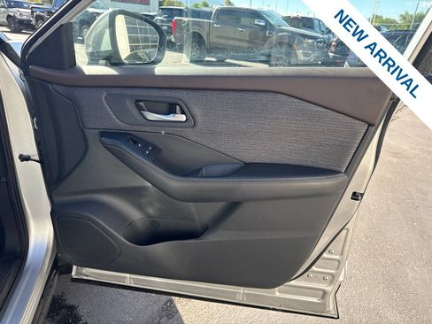 Used 2021 Nissan Rogue SV AWD/4WD image 10