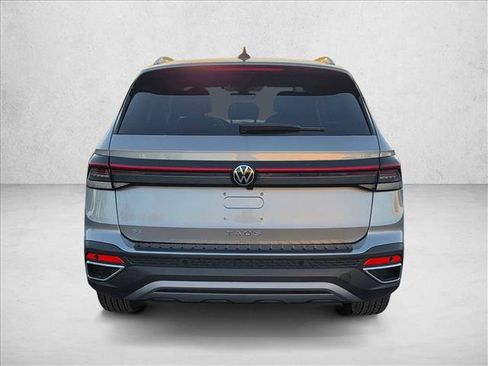 New 2026 Volkswagen Taos SE FWD image 8