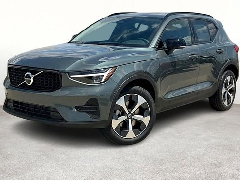 New 2026 Volvo XC40 B4 Core w/ Climate Package image 2