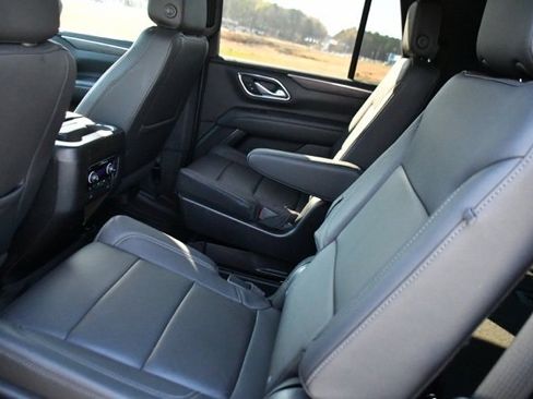 Used 2022 Chevrolet Tahoe Z71 w/ Z71 Off-Road Package image 13