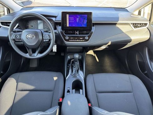 Used 2025 Toyota Corolla LE image 2