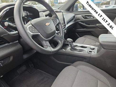 Used 2023 Chevrolet Traverse LT image 25