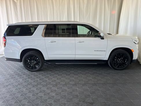 Used 2021 Chevrolet Suburban Premier w/ Premium Package AWD/4WD image 2