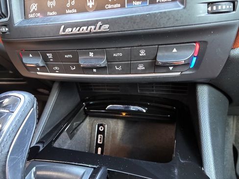 Used 2020 Maserati Levante S AWD/4WD image 34