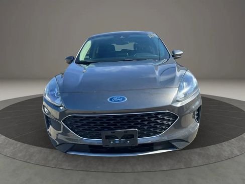 Used 2020 Ford Escape SE image 2