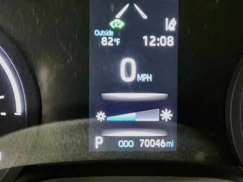 Used 2021 Toyota Sienna XLE FWD image 22