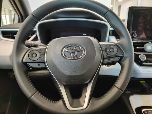 Used 2025 Toyota Corolla XSE FWD image 12