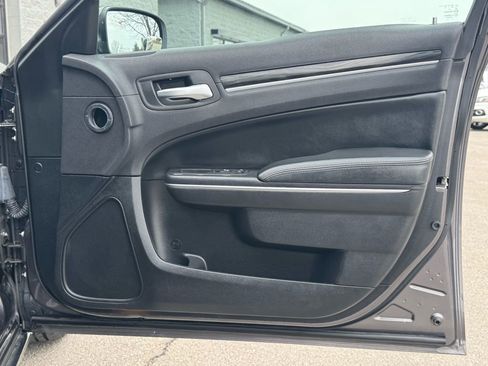 Used 2017 Chrysler 300 Limited image 44