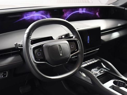 Used 2025 Lincoln Nautilus Reserve AWD/4WD image 13