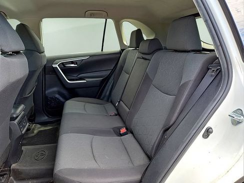 Used 2020 Toyota RAV4 XLE FWD image 11