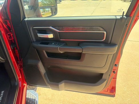 Used 2024 RAM 2500 Big Horn w/ Sport Appearance Package image 28